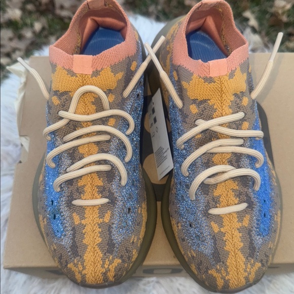 Adidas Yeezy boots Sneakers in Blue and Orange
